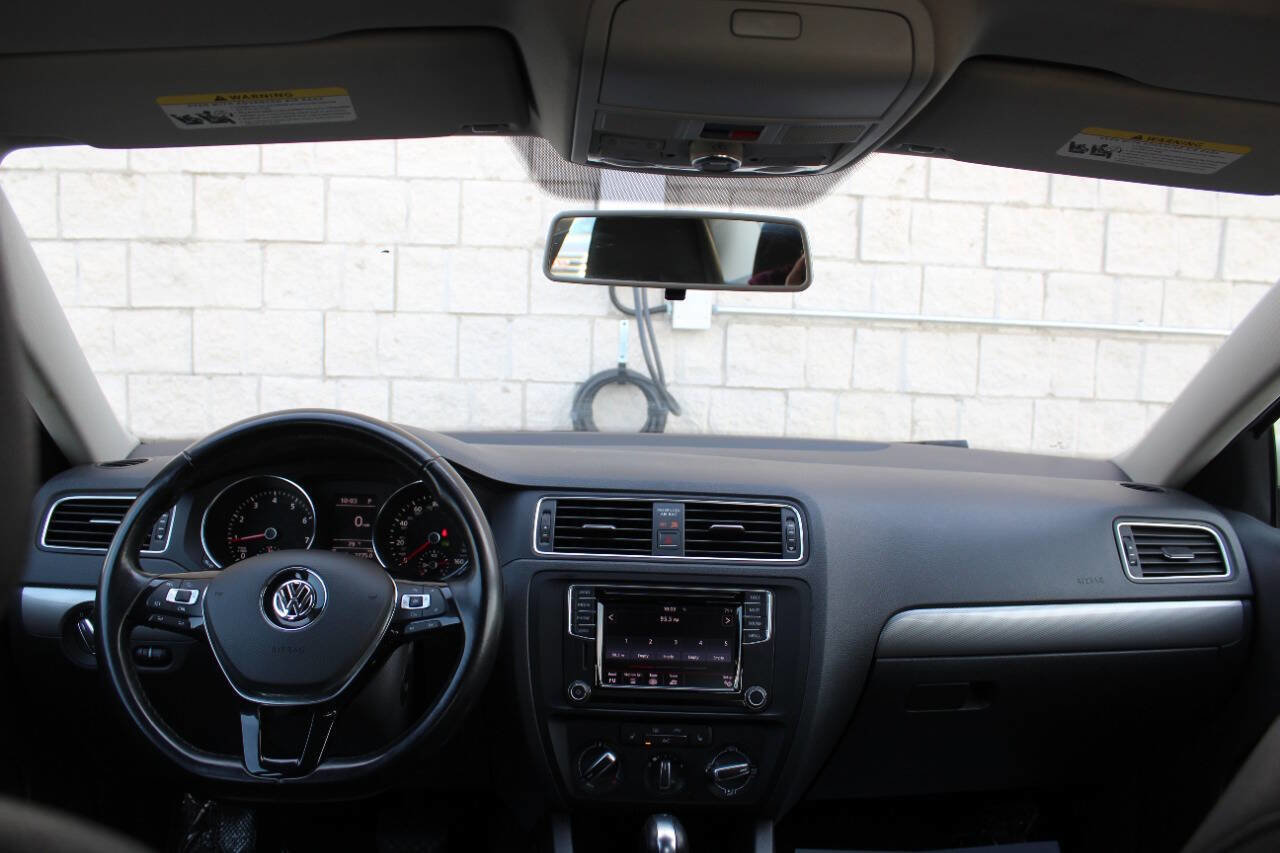 Used 2017 Volkswagen Jetta SE image 19