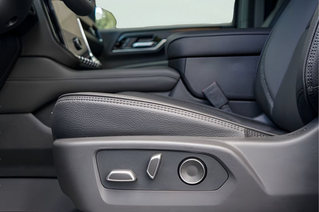 New 2026 GMC Yukon Denali w/ Denali Reserve Package AWD/4WD image 18