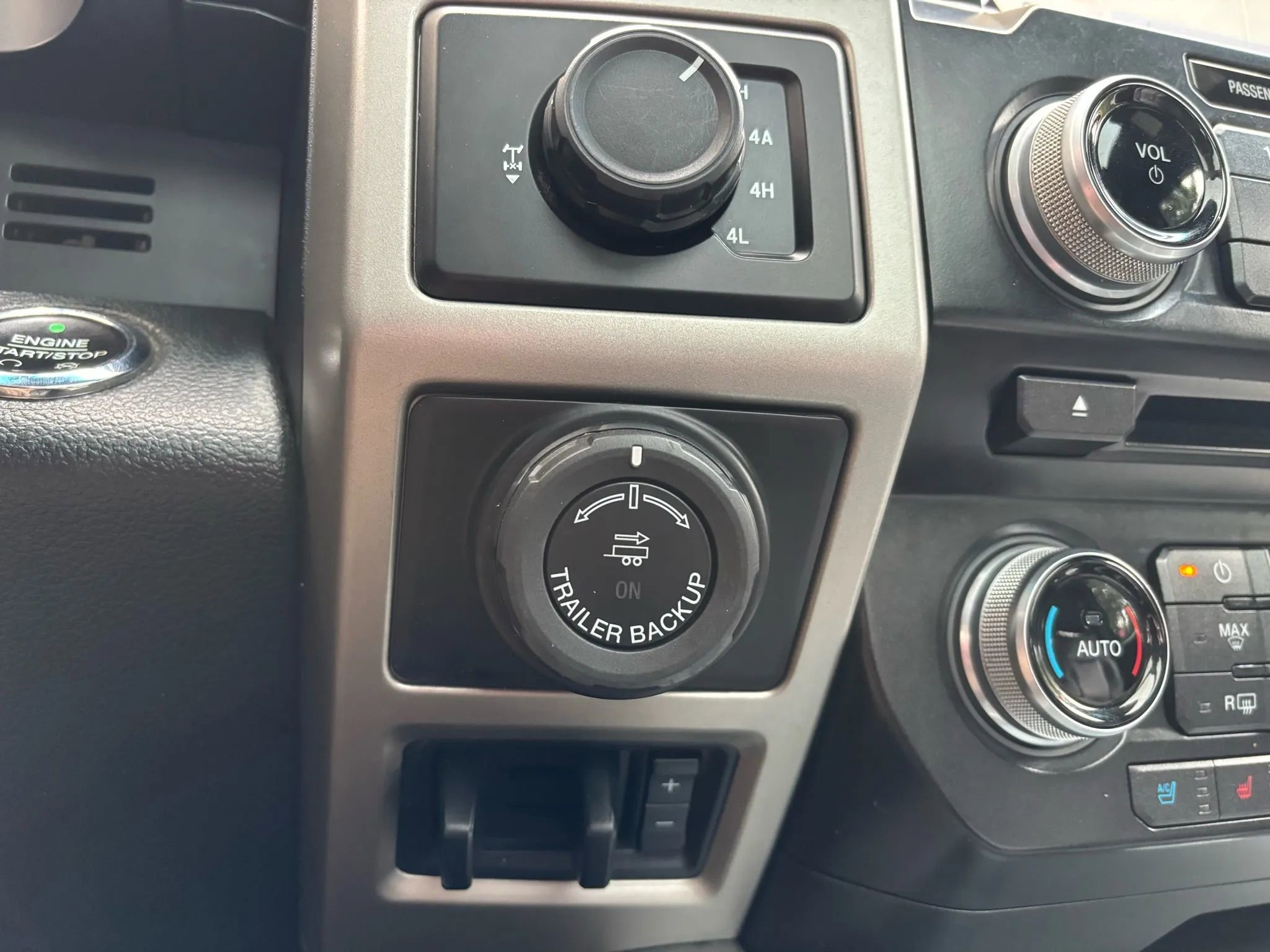 Used 2016 Ford F150 Lariat w/ Equipment Group 501A Mid image 13