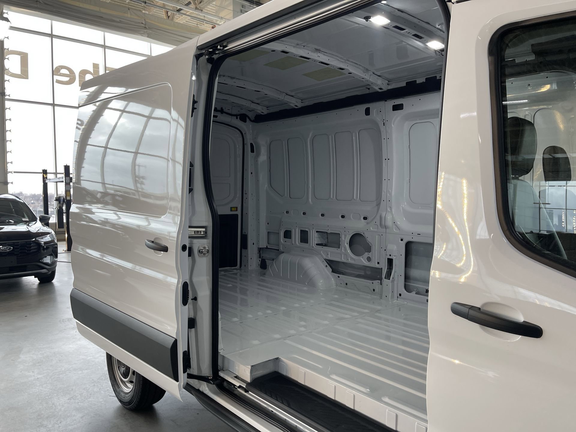 New 2024 Ford Transit 250 148 Medium Roof image 38