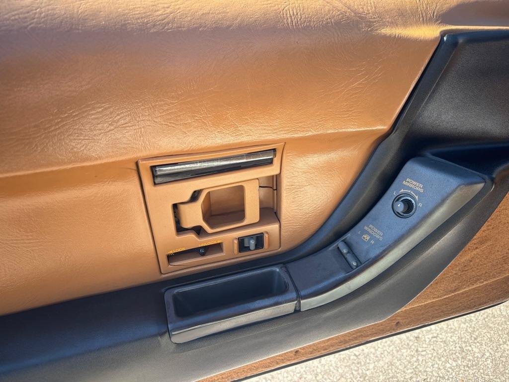 Used 1990 Chevrolet Corvette Convertible RWD image 15