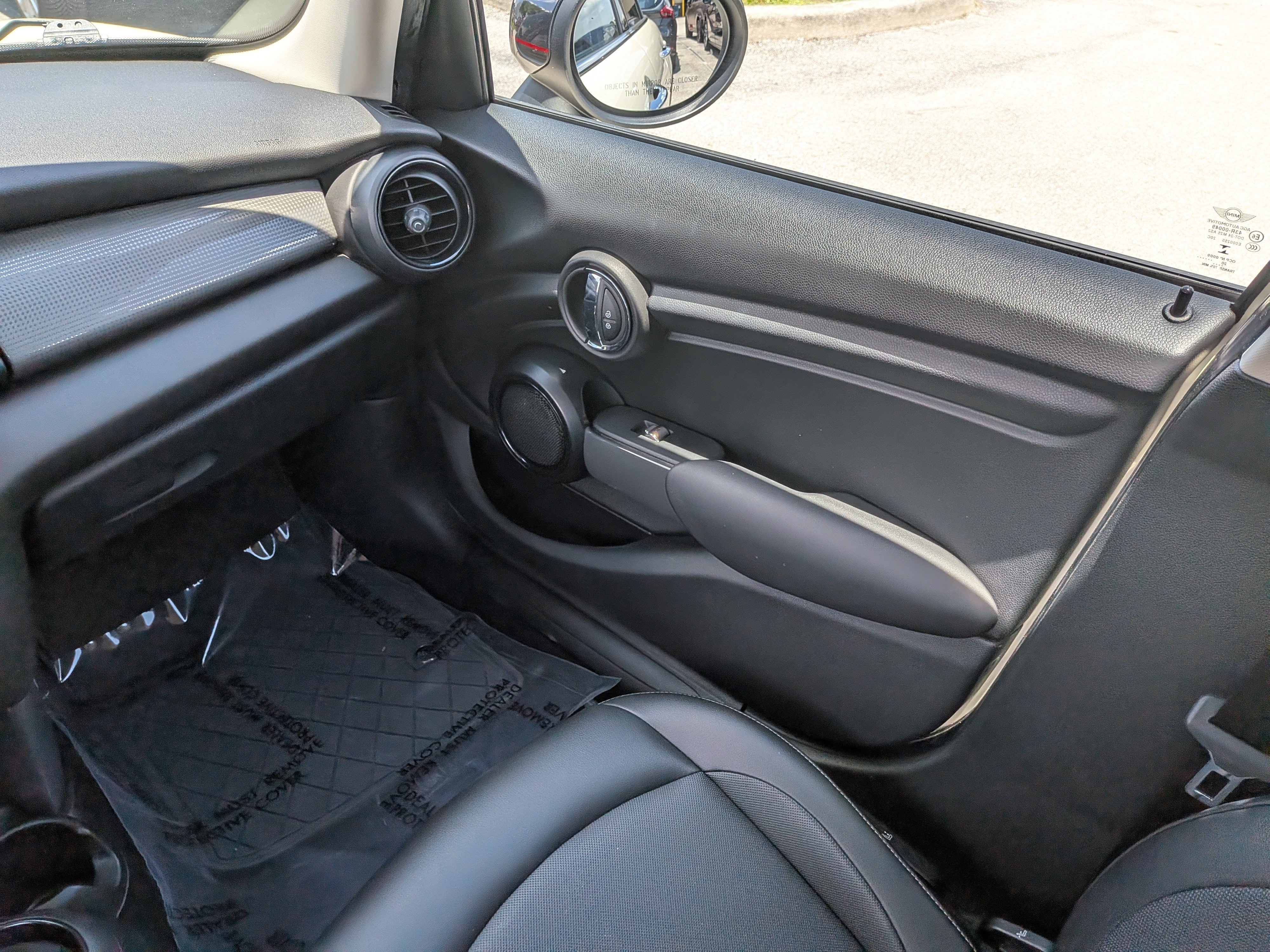 Used 2021 MINI Cooper 4-Door Hardtop w/ Storage Package FWD image 17