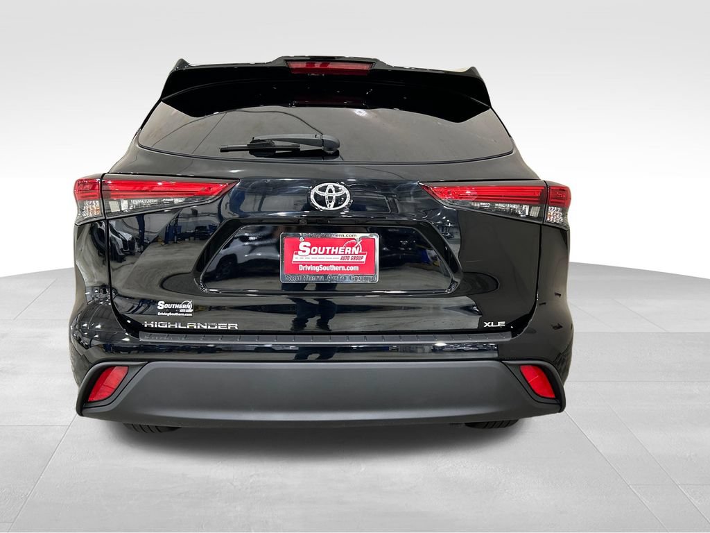 Used 2022 Toyota Highlander XLE FWD image 4