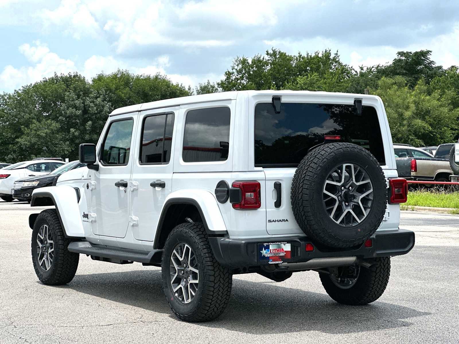 New 2026 Jeep Wrangler Unlimited Sahara AWD/4WD image 13