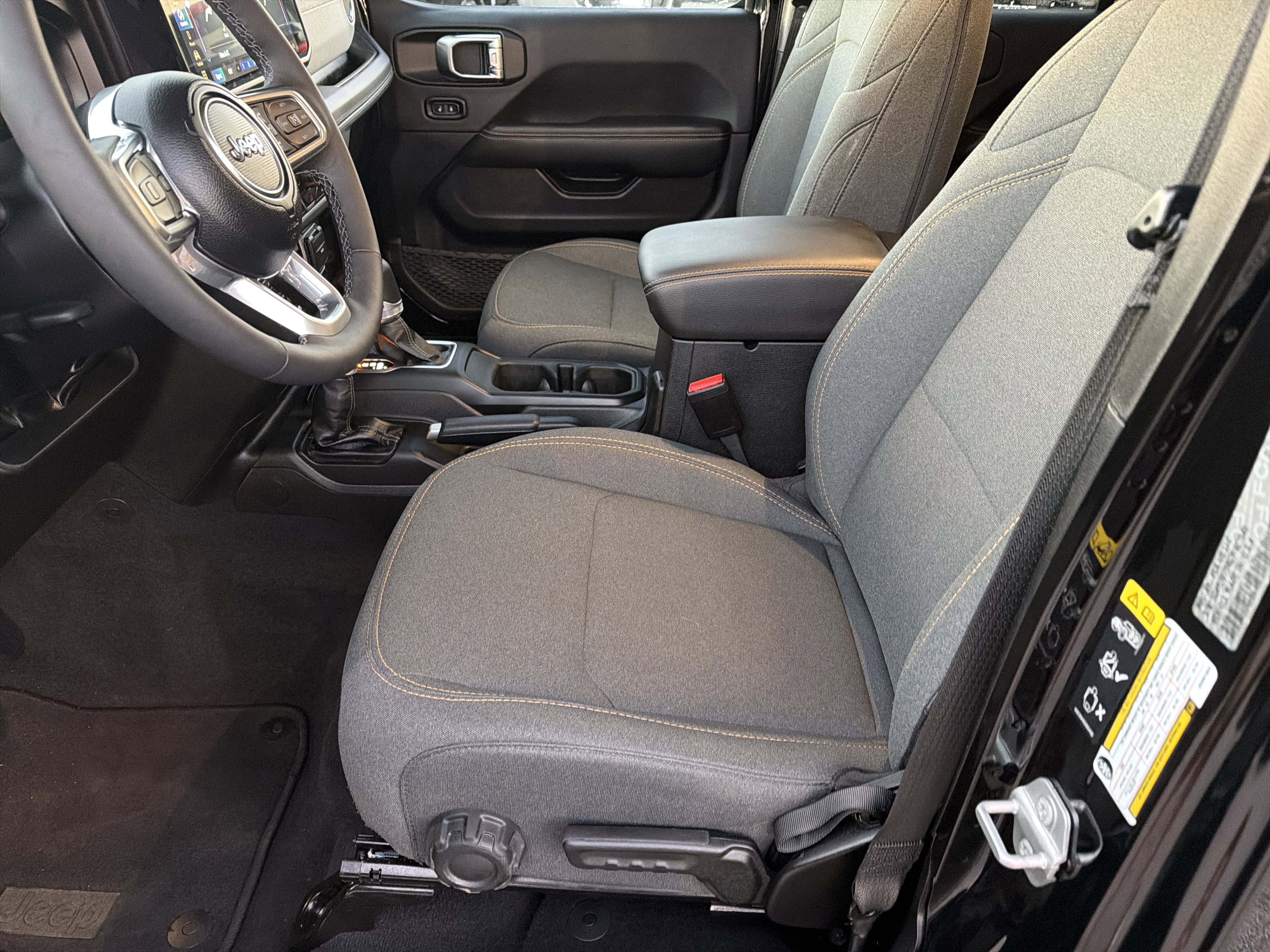 Used 2025 Jeep Wrangler Sahara image 10