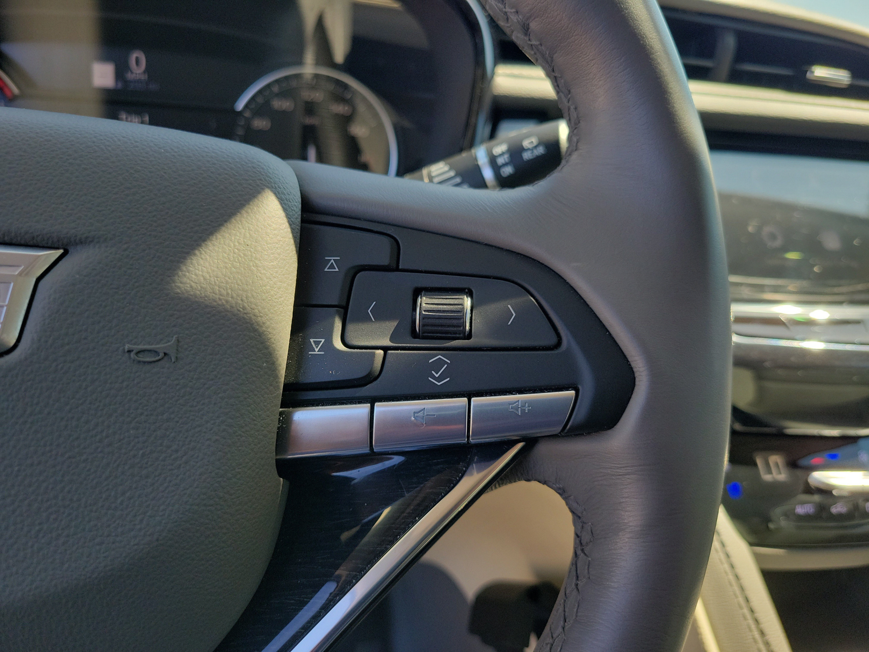 Used 2024 Cadillac XT6 Premium Luxury FWD image 23