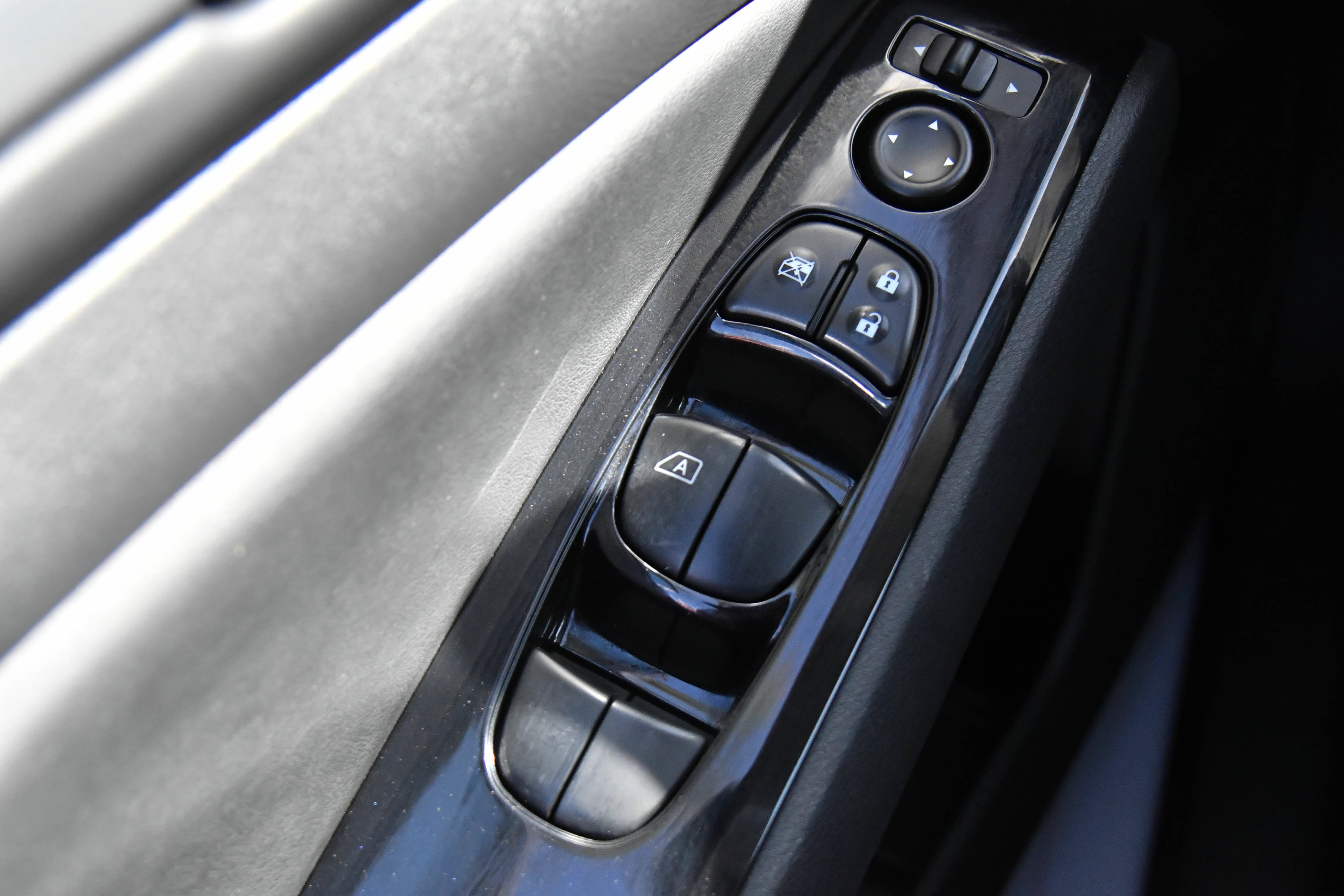 Used 2024 Nissan Altima 2.5 SR FWD image 30