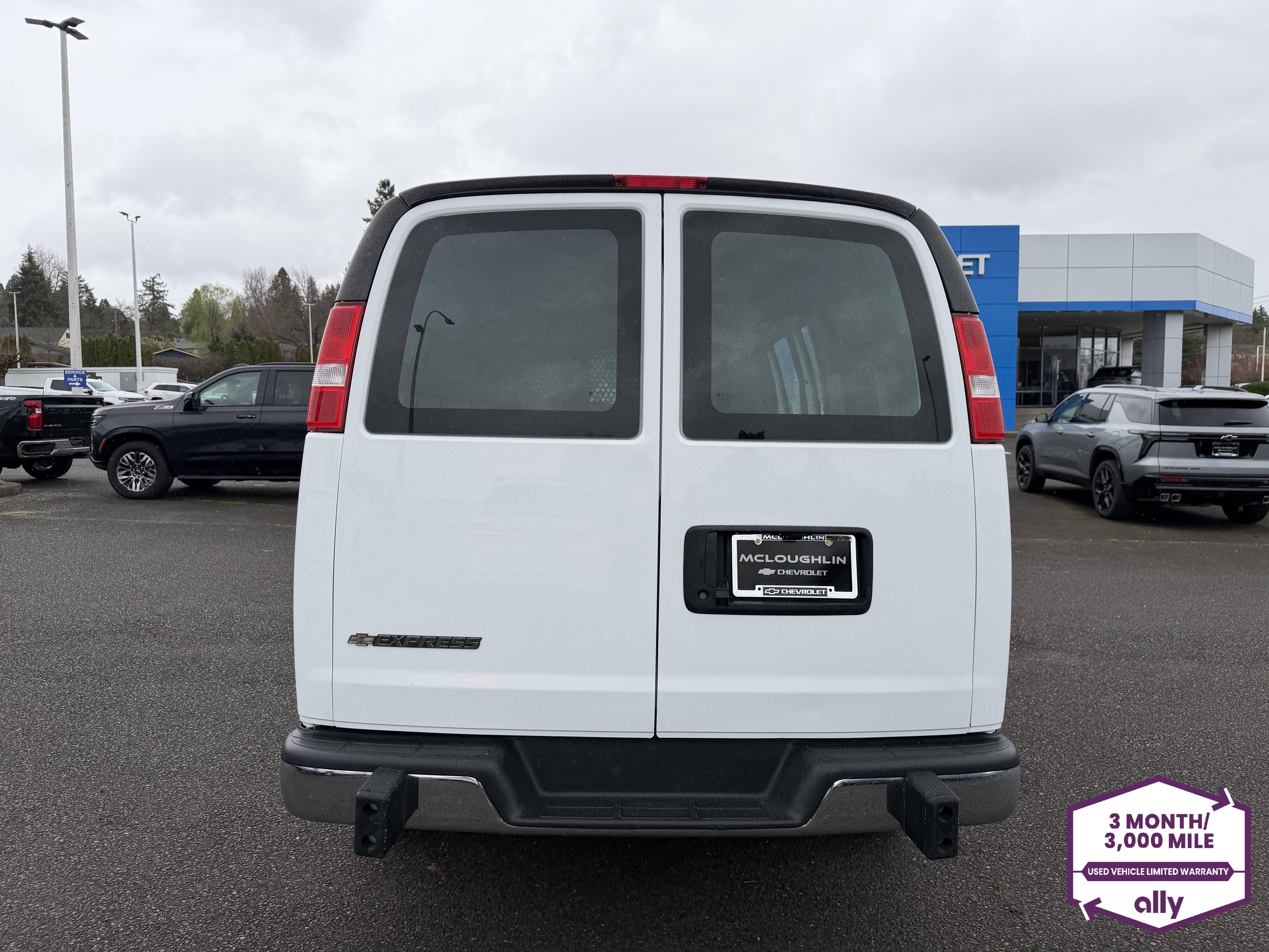 Used 2024 Chevrolet Express 2500 w/ Driver Convenience Package image 4