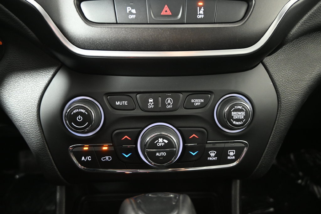 Used 2021 Jeep Cherokee Trailhawk w/ Trailer Tow Group AWD/4WD image 30