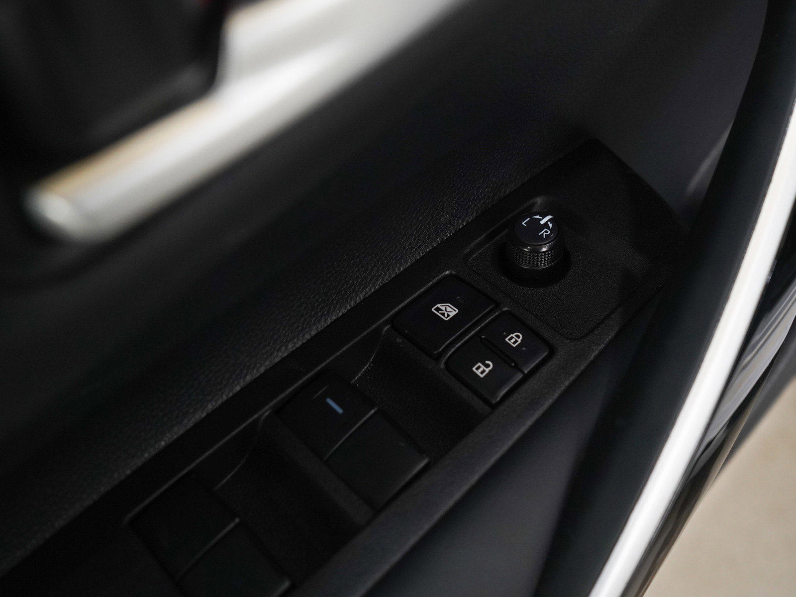 Used 2025 Toyota Corolla XSE image 22