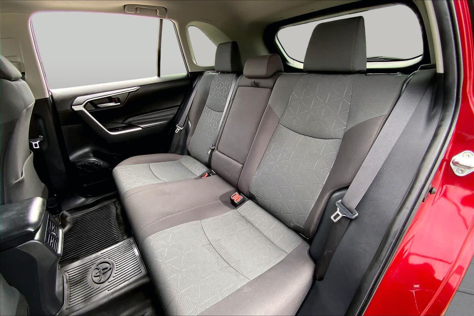 Used 2023 Toyota RAV4 XLE w/ Convenience Package FWD image 20