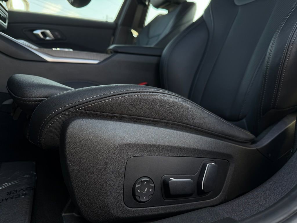 Used 2025 BMW 330i Sedan image 12