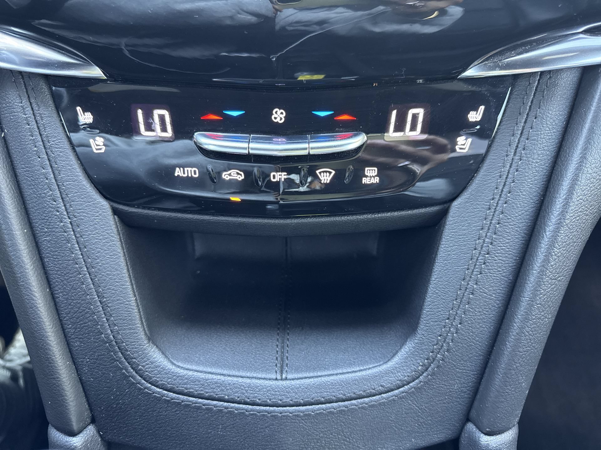 Certified 2020 Cadillac XT6 Premium Luxury w/ Platinum Package AWD/4WD image 18