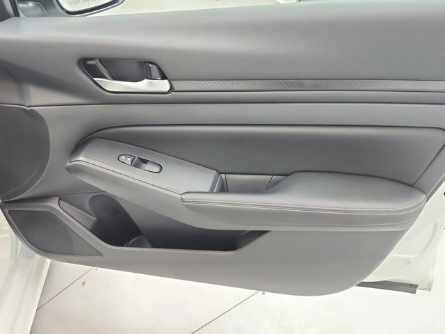 Used 2025 Nissan Altima 2.5 SV FWD image 32