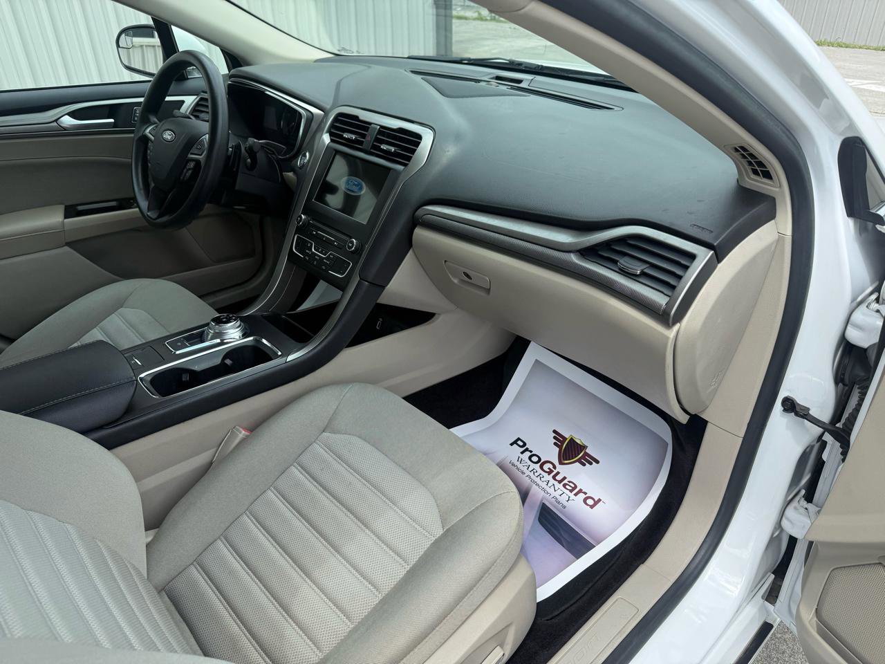 Used 2017 Ford Fusion SE w/ Fusion SE Technology Package FWD image 31