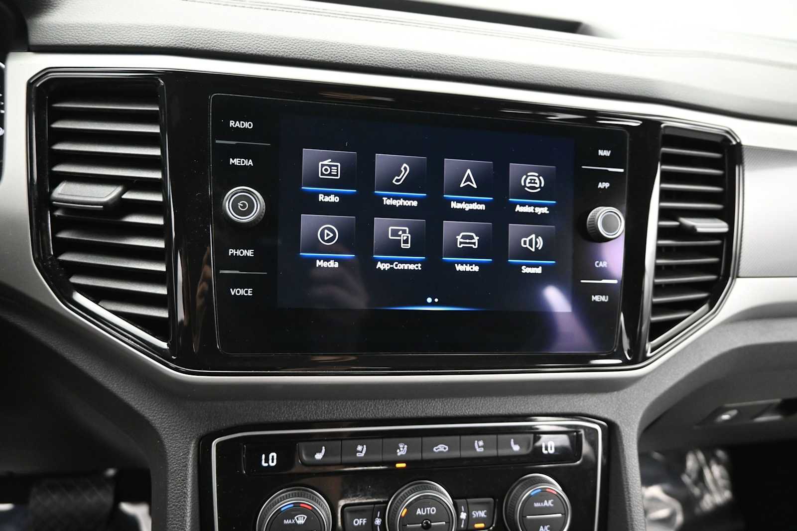 Used 2021 Volkswagen Atlas Cross Sport SEL Premium AWD/4WD image 18