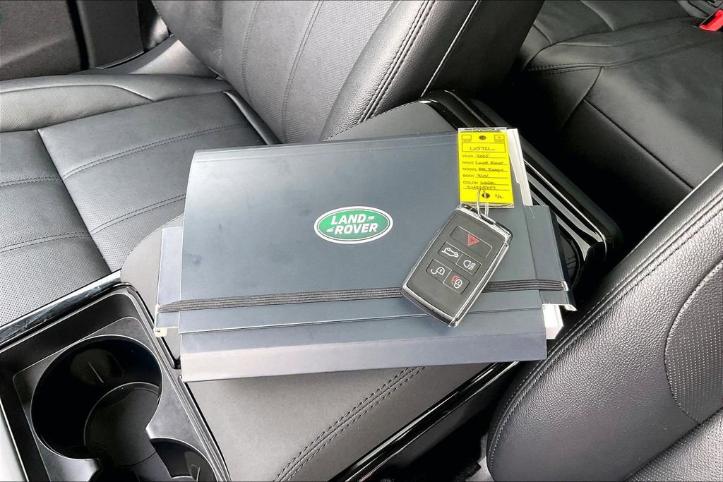 Certified 2025 Land Rover Range Rover Evoque Dynamic SE image 35