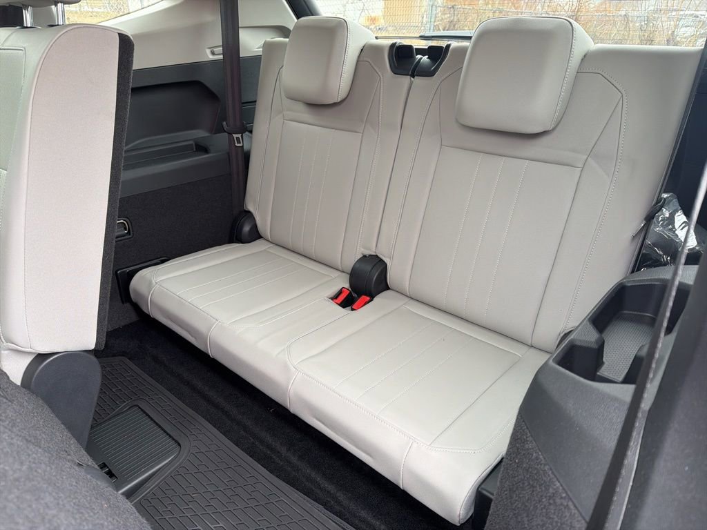 Used 2023 Volkswagen Tiguan SE w/ Panoramic Sunroof Package image 27