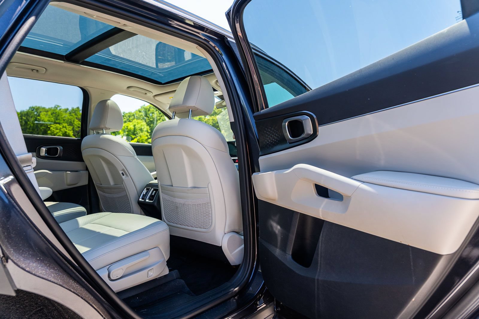 Used 2025 Kia Sorento EX w/ Panoramic Sunroof Package FWD image 14