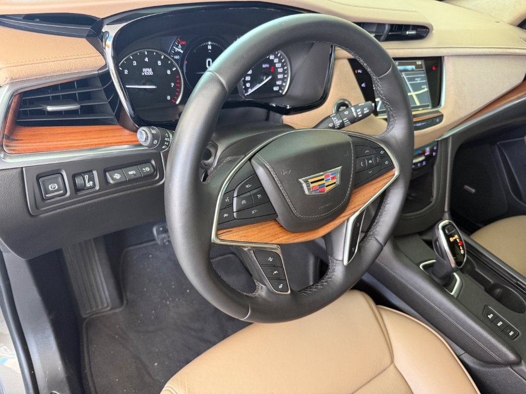 Used 2018 Cadillac XT5 Platinum w/ Driver Assist Package AWD/4WD image 15