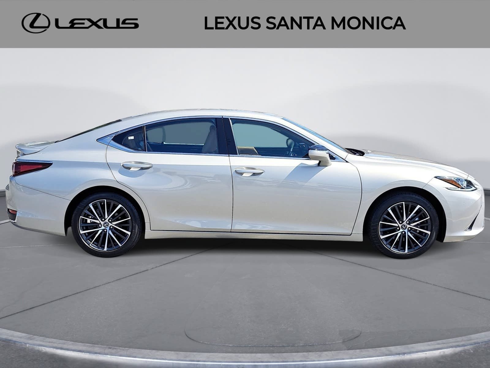 Used 2024 Lexus ES 300h w/ Premium Package FWD image 4