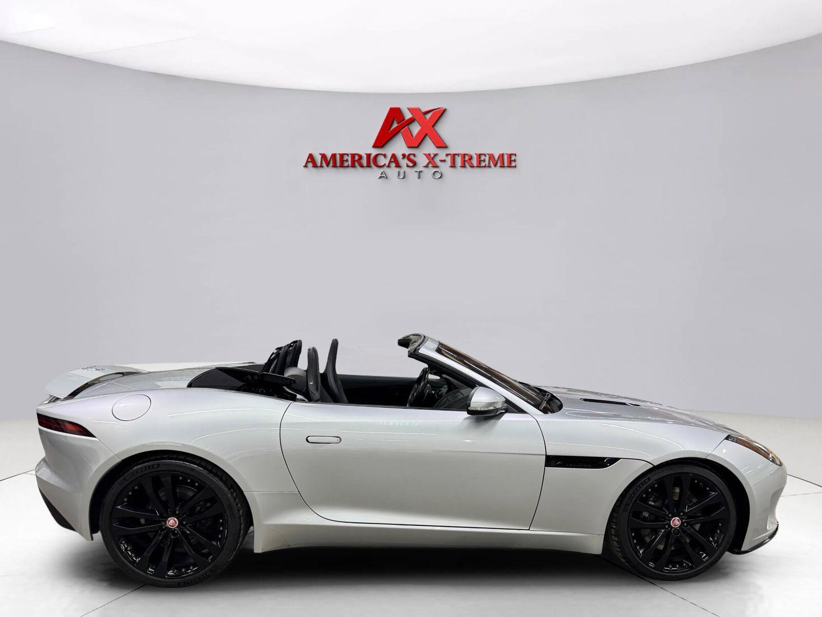 Used 2019 Jaguar F-TYPE Convertible RWD image 29