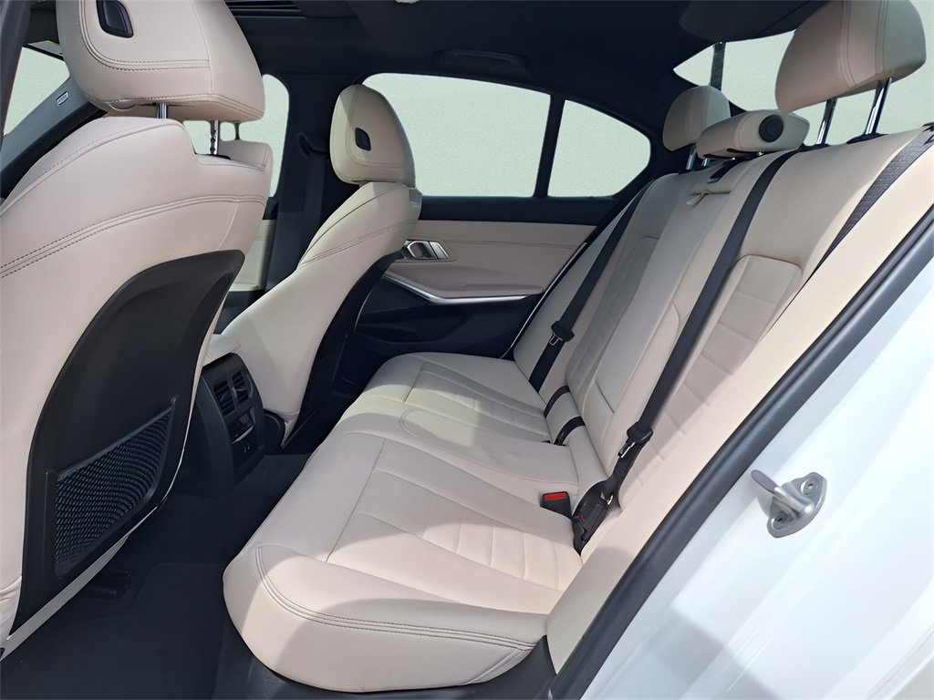 Used 2023 BMW 330i Sedan w/ Premium Package image 10