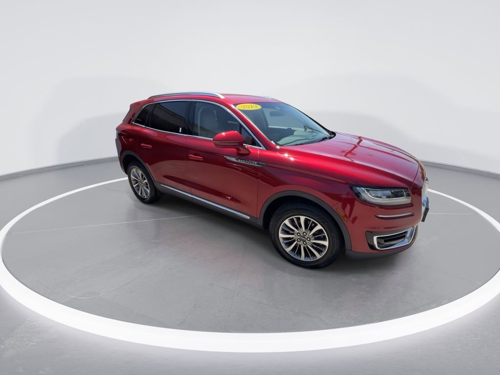 Used 2019 Lincoln Nautilus Select AWD/4WD image 2