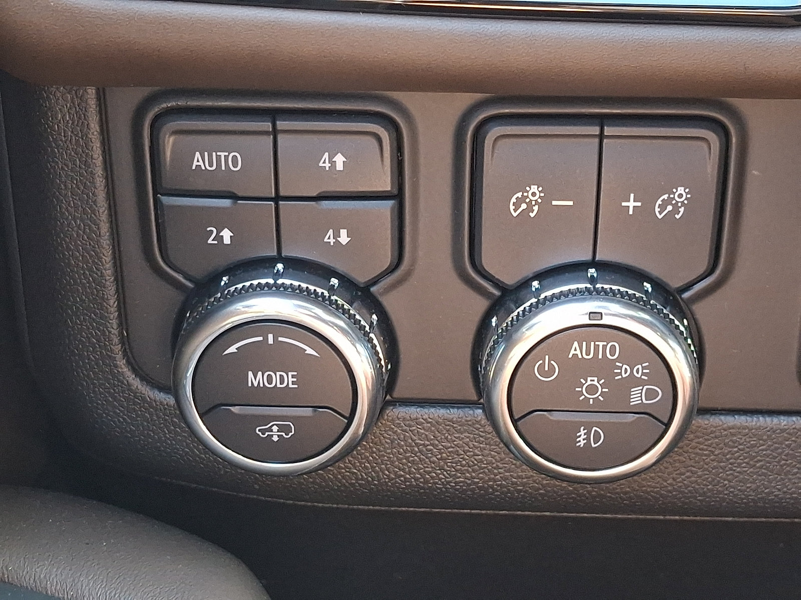 Used 2025 GMC Yukon Denali Ultimate AWD/4WD image 28