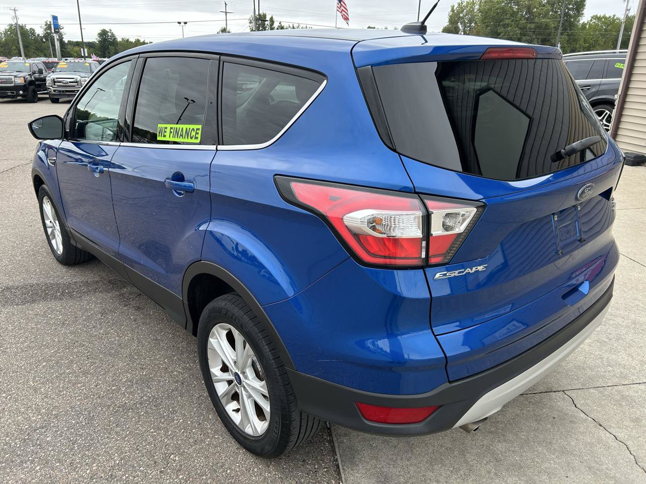 Used 2017 Ford Escape SE w/ SE Cold Weather Package AWD/4WD image 7