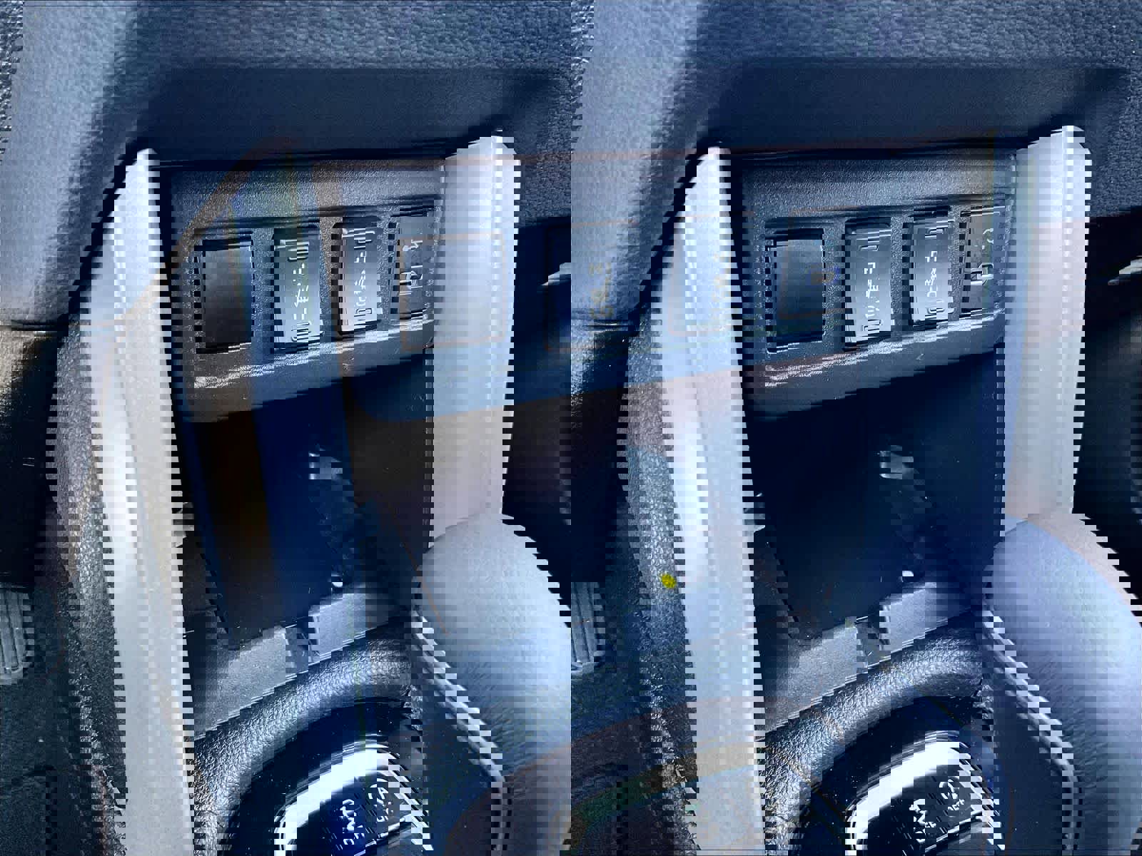 Used 2024 Toyota Corolla Cross XLE w/ Convenience Package image 27