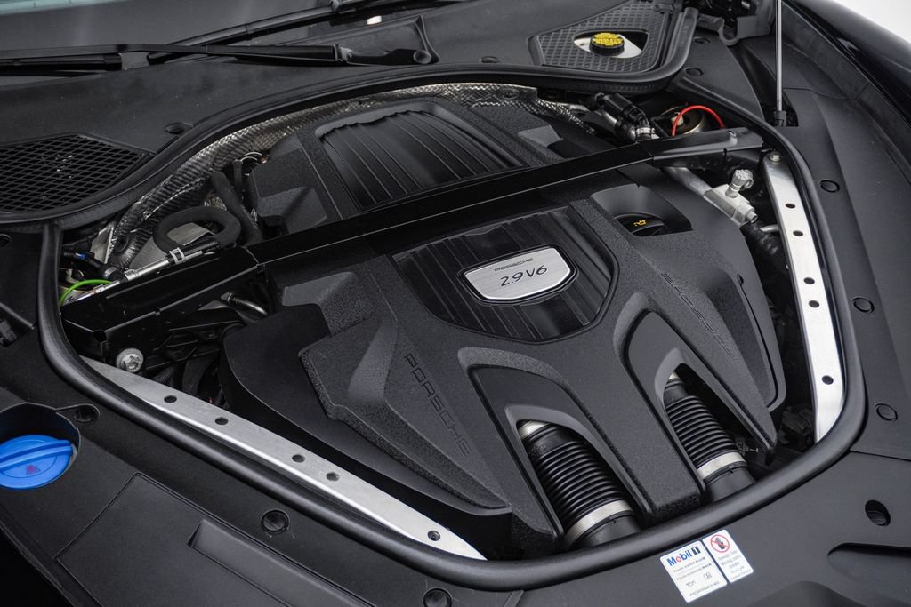 Used 2021 Porsche Panamera RWD image 29
