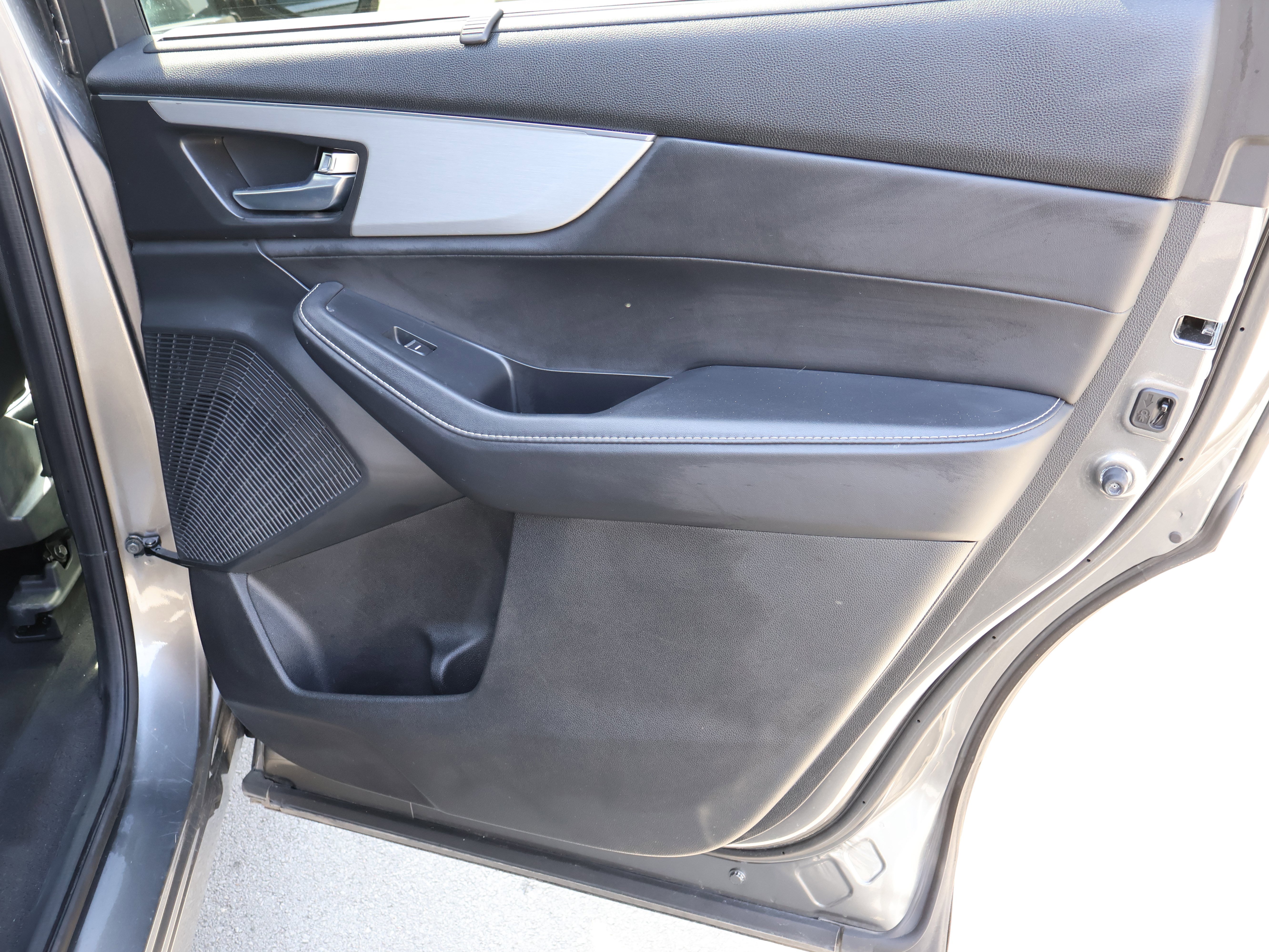 Used 2023 Acura MDX SH-AWD w/ Technology Package image 12