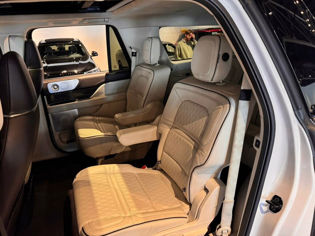 Used 2019 Lincoln Navigator L Black Label image 11