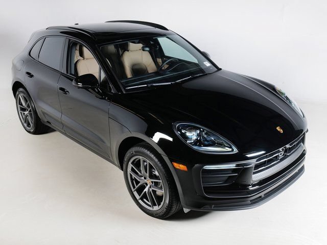 Certified 2026 Porsche Macan AWD/4WD image 32