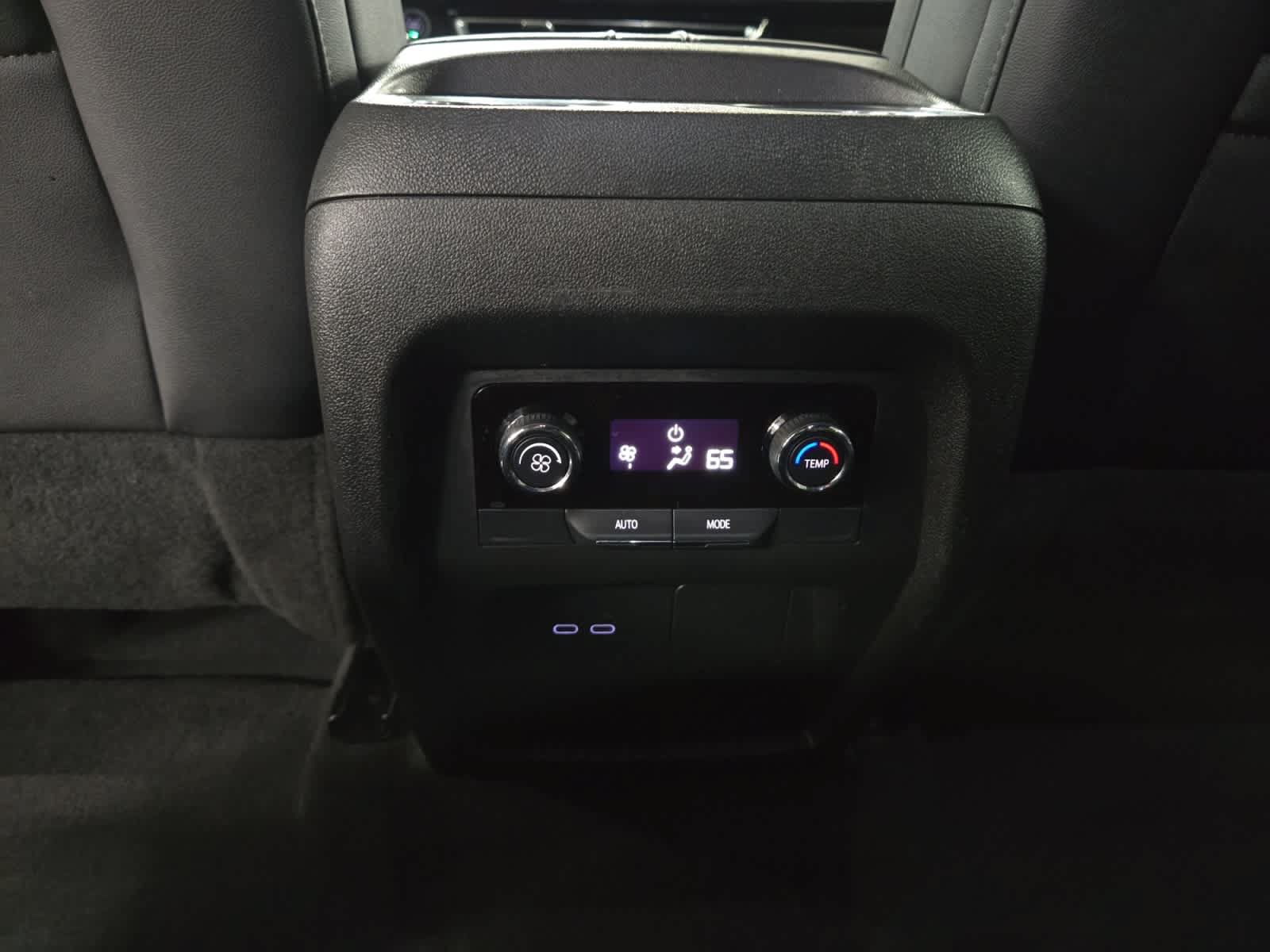 Used 2025 Chevrolet Traverse LT AWD/4WD image 23