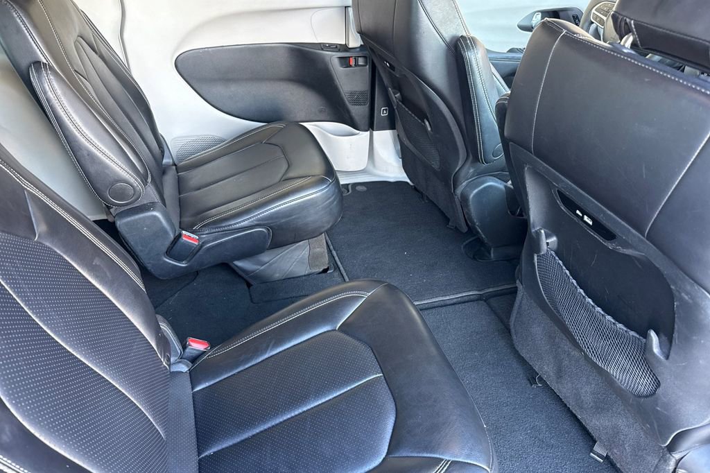 Used 2024 Chrysler Pacifica Touring-L image 24