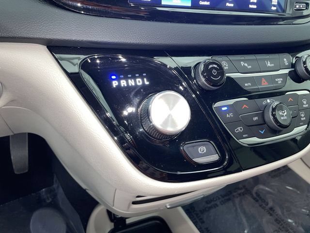 Used 2024 Chrysler Pacifica Touring-L FWD image 28
