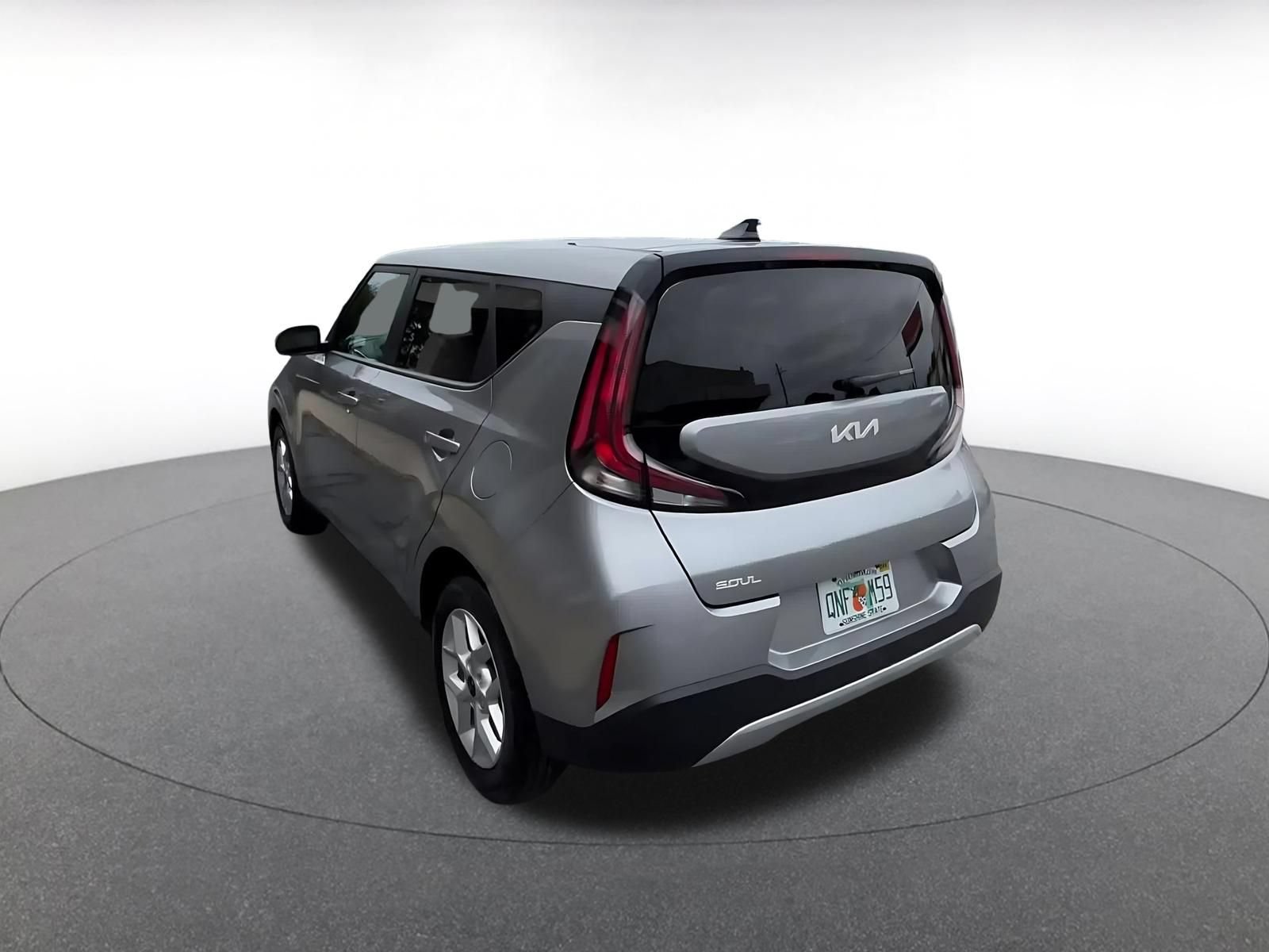 Used 2025 Kia Soul LX w/ LX Technology Package FWD image 11
