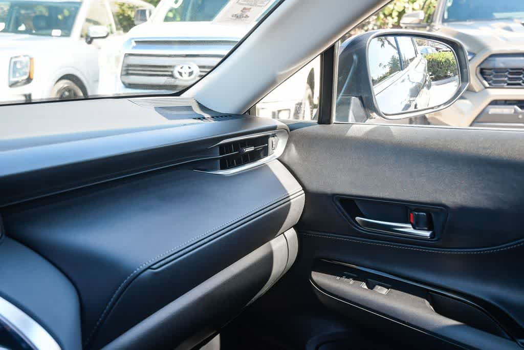 Used 2024 Toyota Venza LE AWD/4WD image 21