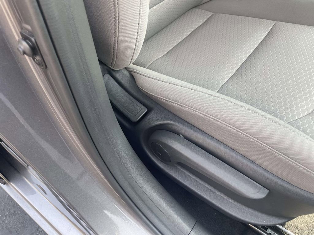 Used 2020 Hyundai Elantra SEL FWD image 24
