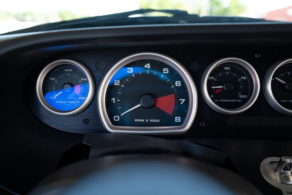 Used 2006 Ford GT RWD image 14