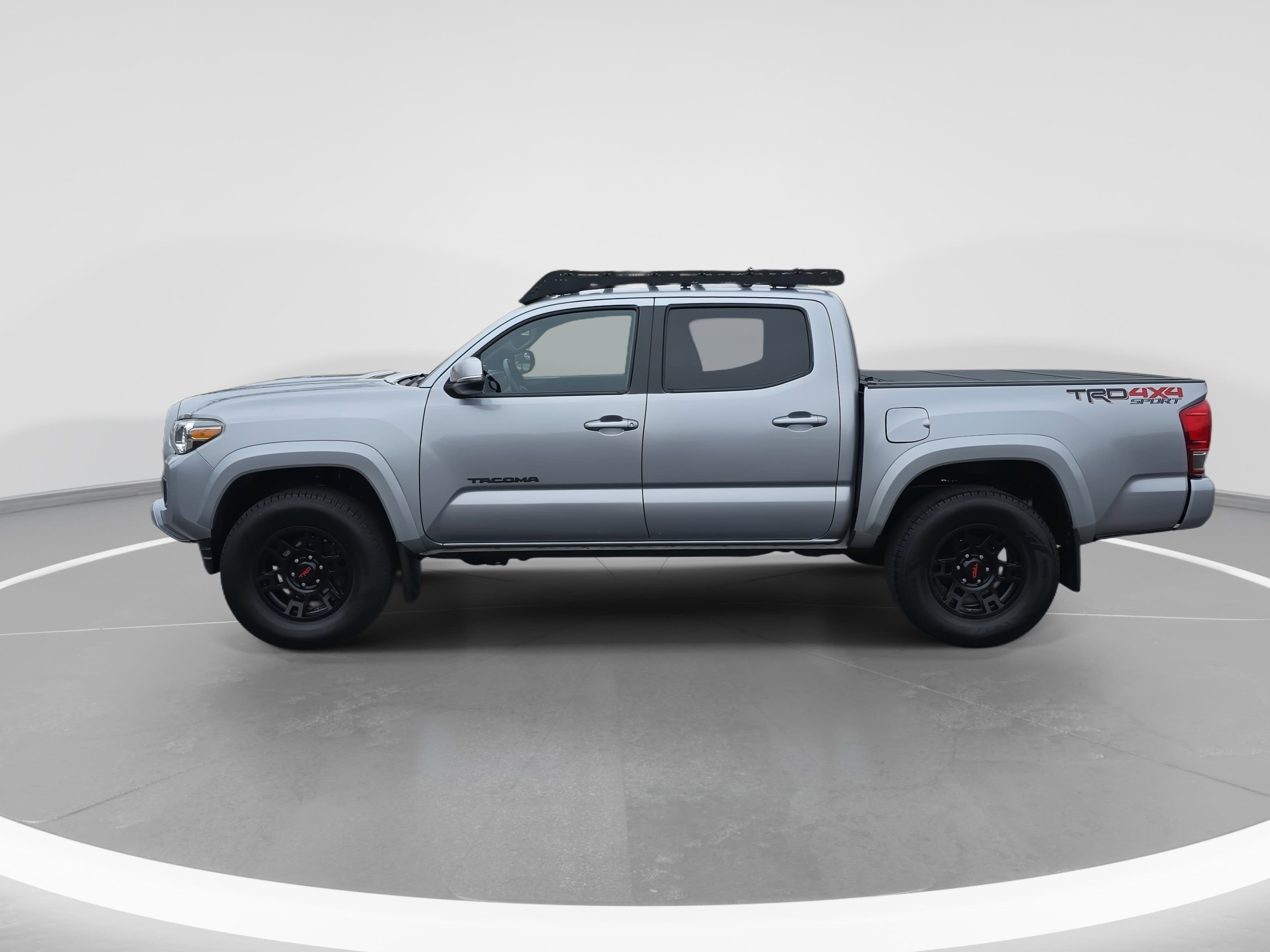 Used 2017 Toyota Tacoma TRD Sport image 8