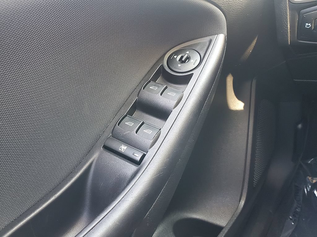Used 2015 Ford Focus SE w/ SE Cold Weather Package FWD image 29