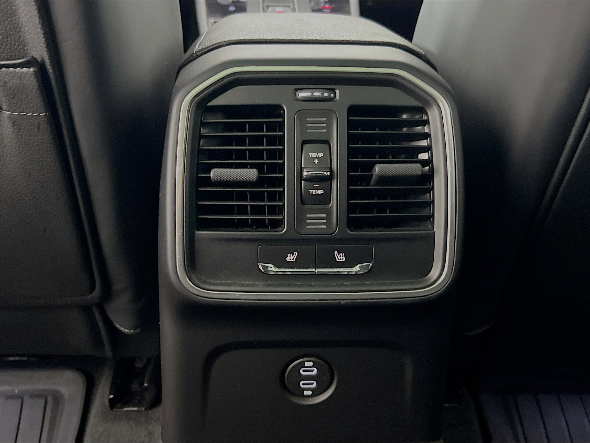 Used 2024 Porsche Macan image 27