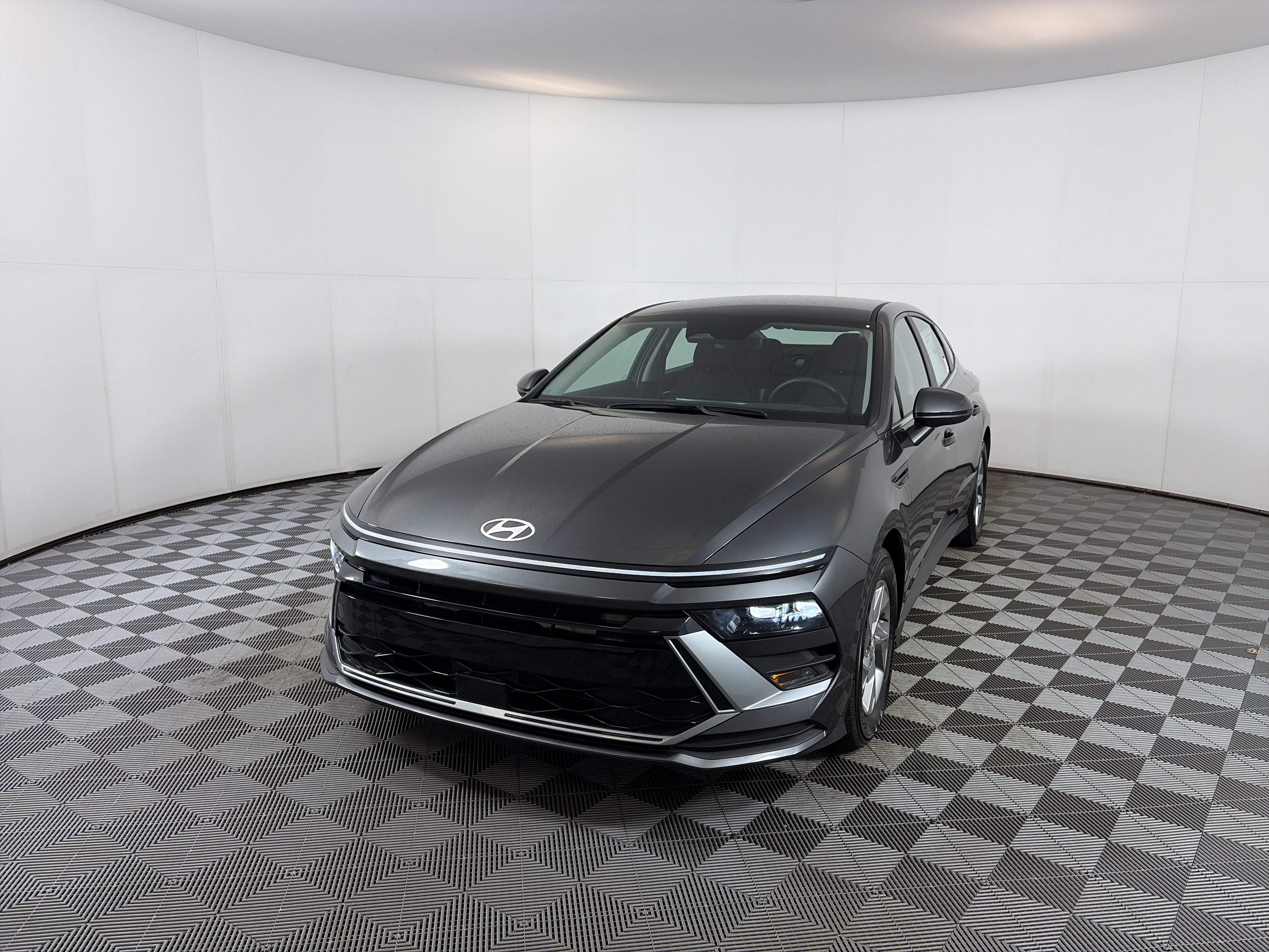 Certified 2025 Hyundai Sonata SE image 2