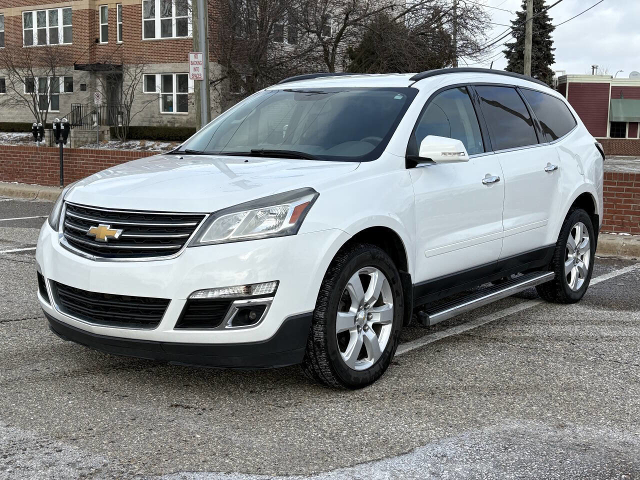 Used 2017 Chevrolet Traverse LT w/ Style and Technology Package image 3