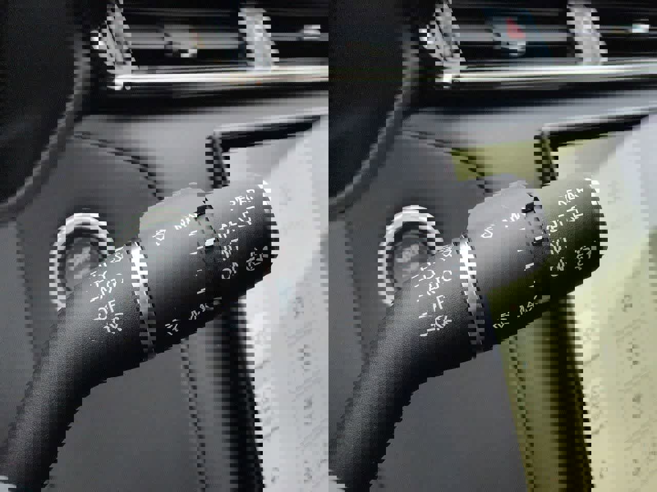 New 2026 Land Rover Range Rover Velar Dynamic SE AWD/4WD image 26