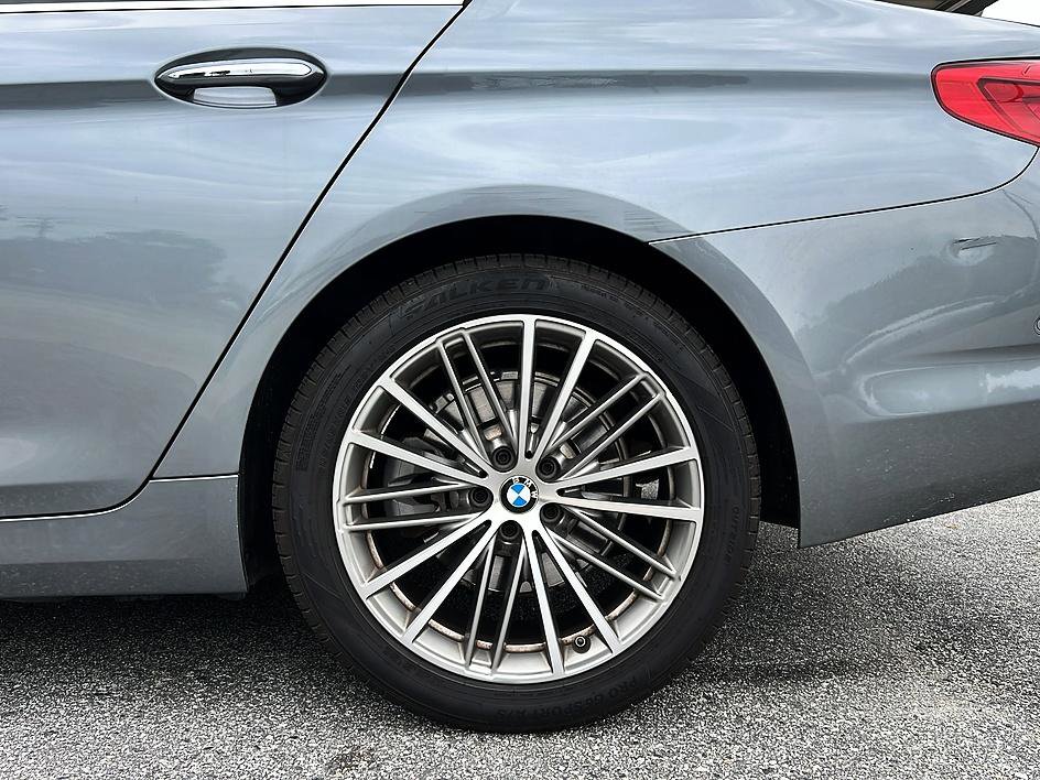 Used 2018 BMW 530e w/ Premium Package 2 RWD image 22