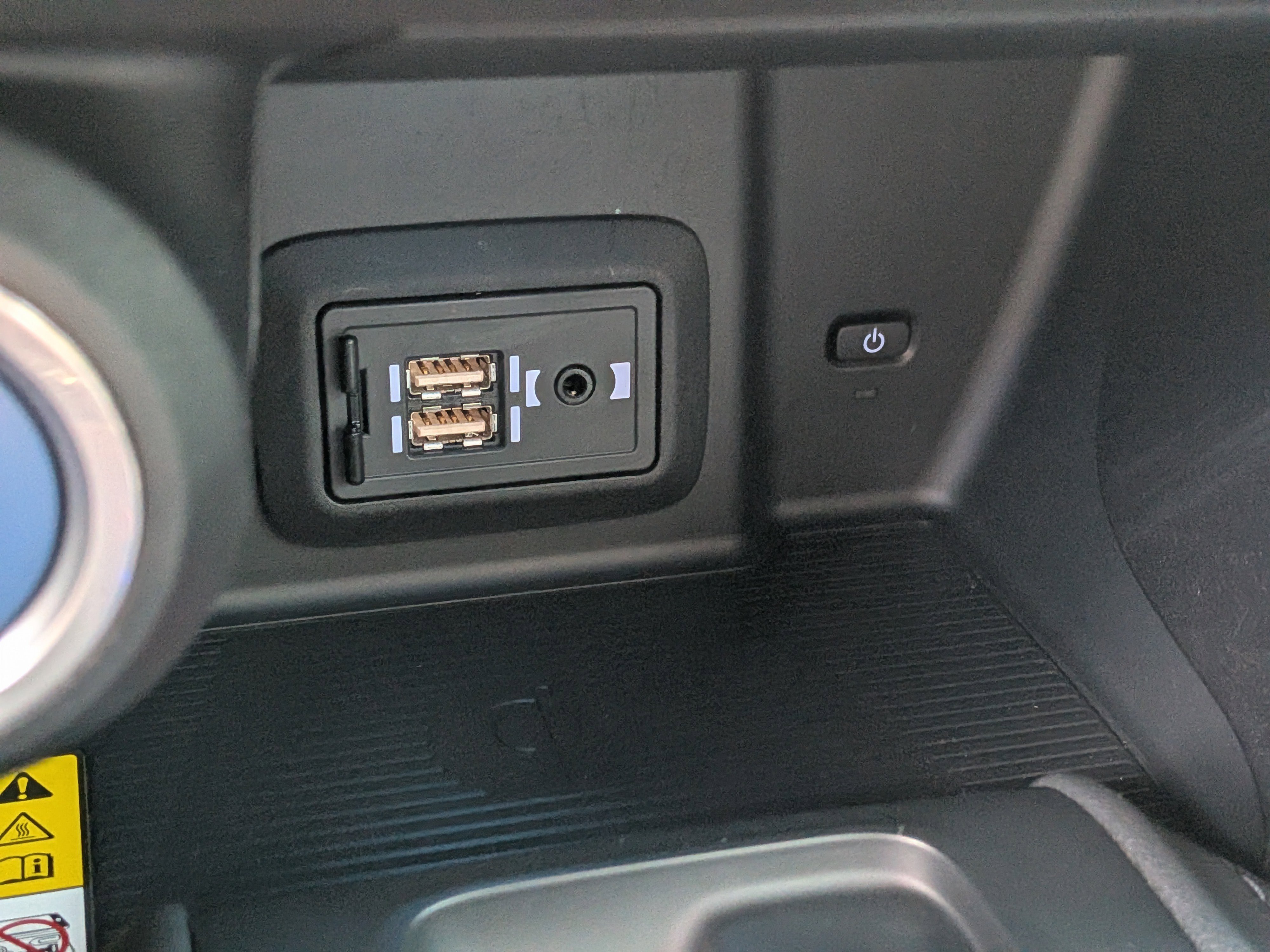 Used 2021 Toyota Venza LE image 31